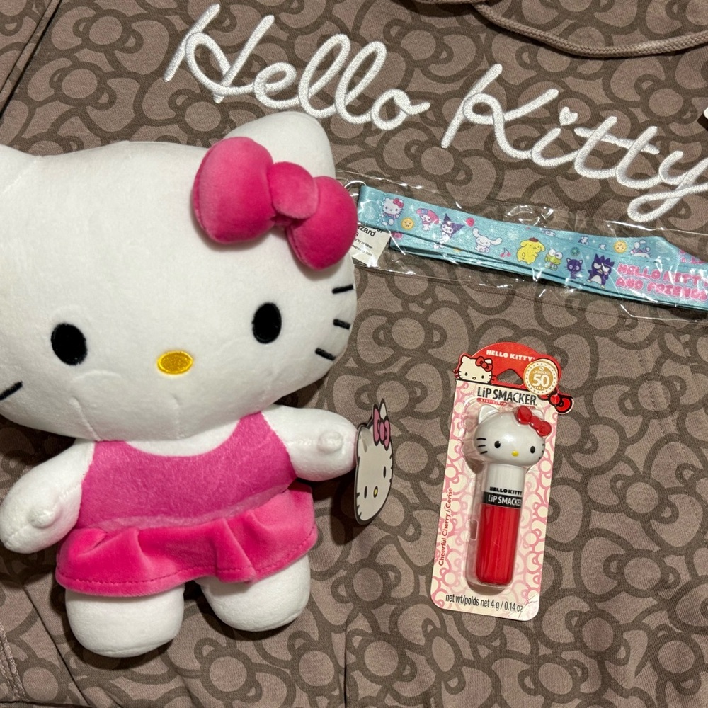 Hello Kitty bundle - Picture 2 of 5